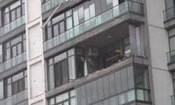 Sitede cam balkonlar lodosla söküldü!