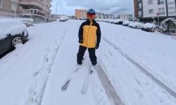 Bursa'da işe kayakla gitti