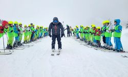 Büyükşehir'le öğrencilerin kayak keyfi