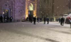 Bursa’da yılın ilk sabah namazı kar altında