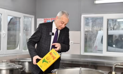 Üretilen ayçiçeği aşevine destek oldu