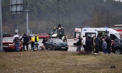 Otomobiller kafa kafaya çarpıştı