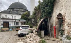 Fırtına, tarihi kilisenin duvarını yıktı!