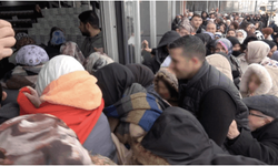 Dondurucu soğukta indirim izdihamı