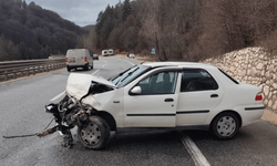 Otomobil bariyerlere çarptı!