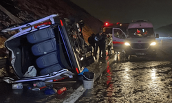 Servis minibüsü devrildi: 11 yaralı