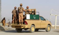 Pakistan Afganistan'a savaş ilan etti!