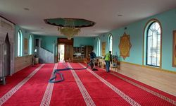 Balkanlardaki camilerde Ramazan temizliği