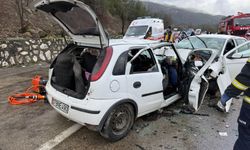 Katliam gibi kaza! Kafa kafaya çarpıştılar