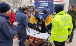 PTT minibüsü yaşlı kadına çarptı