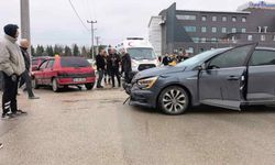 Bursa’da otomobiller çarpıştı