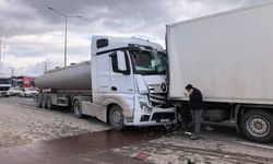 Bursa’da tanker TIR’a çarptı!