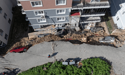 İzmir'de istinat duvarı çöktü!