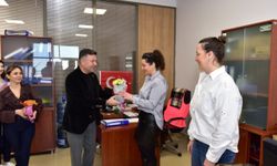 Büyükşehir’den kadın çalışanlara çiçek jesti