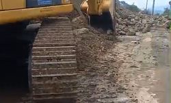 Bursa’da heyelan trafiği durdurdu