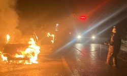 Otomobil alev topuna döndü