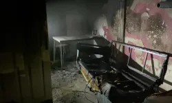 Sigarayla uyuyakaldı, ev alev aldı!