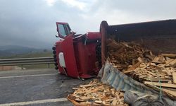 TIR devrildi, yol ulaşıma kapandı!