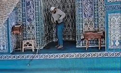 Oltalı hırsız camiyi soydu