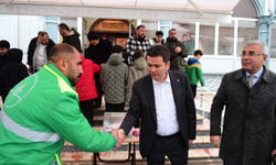 Erkan Aydın vatandaşlarla bayramlaştı