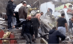 İstanbul'da bina çöktü!