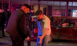 Öfkelenen adam otomobilini parçaladı