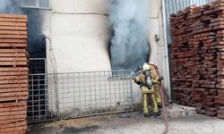 Bursa'da kereste deposunda yangın!