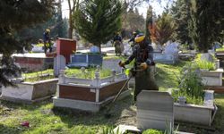 Şehitlik ve mezarlıklar bayrama hazır