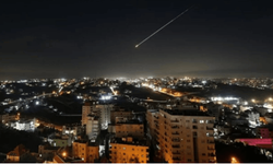 İran'da fabrikaya füze saldırısı!