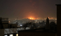 Tahran'da petrol tesisleri vuruldu