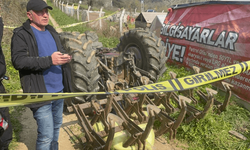 Devrilen traktör can aldı