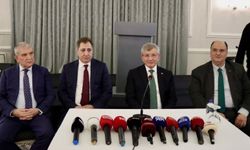 Davutoğlu, Bursa’da iftar programına katıldı