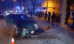 Kontrolden çıktı, direğe saplandı!