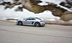 Otomobil tutkunları Uludağ'da bir araya geldi!