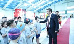 23 Nisan'a özel yüzme şenliği!