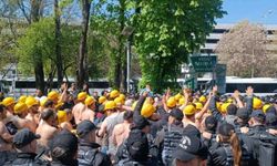 Polisle madenciler arasında arbede!