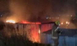 KONTEYNER ALEVLERE TESLİM OLDU