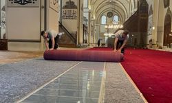 Ulucami'de halı yenileme çalışmaları başladı