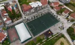 Gemlik'te halı sahalar yenilendi