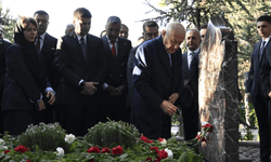 Bahçeli’den Türkeş’in kabrine ziyaret