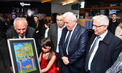 7 Yaşındaki Mina’dan Rengarenk Bir İlk