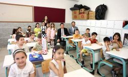 ÖĞRENCİLER KARNELERİNİ BAŞKAN AYDIN’DAN ALDI