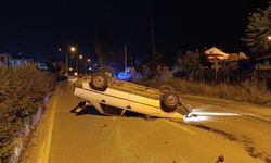 KAVŞAKTA KONTROLDEN ÇIKTI, TAKLA ATTI!