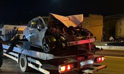 OTOMOBİL, SERVİS OTOBÜSÜNE ÇARPTI!