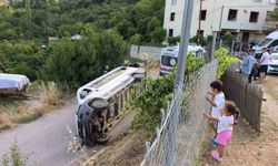 Bursa’da feci kaza! Servis devrildi