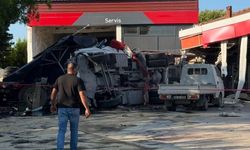 AKARYAKIT İSTASYONUNA DALAN TIR CAN ALDI!