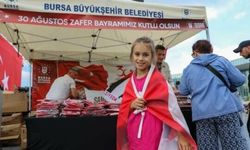 BURSALILARA BÜYÜKŞEHİR’DEN BİNLERCE TÜRK BAYRAĞI