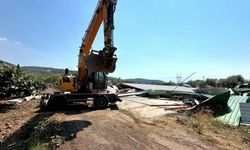 ZEYTİNLİĞE YAPILAN KAÇAK DEPO YIKILDI!