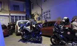 AKRABASININ EVİNİ POMPALI TÜFEKLE BASTI!