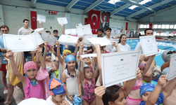 Minik yüzücüler sertifikalarını aldı